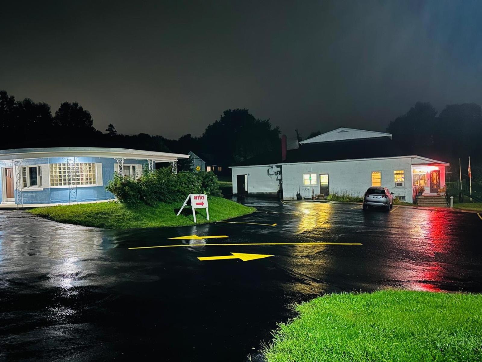 Stiles Motel Hill View Woodstock Exterior photo