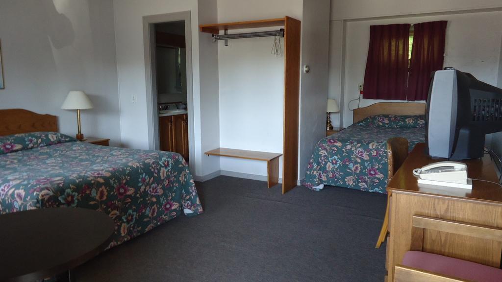 Stiles Motel Hill View Woodstock Room photo