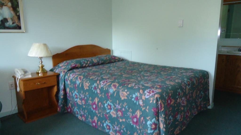 Stiles Motel Hill View Woodstock Room photo