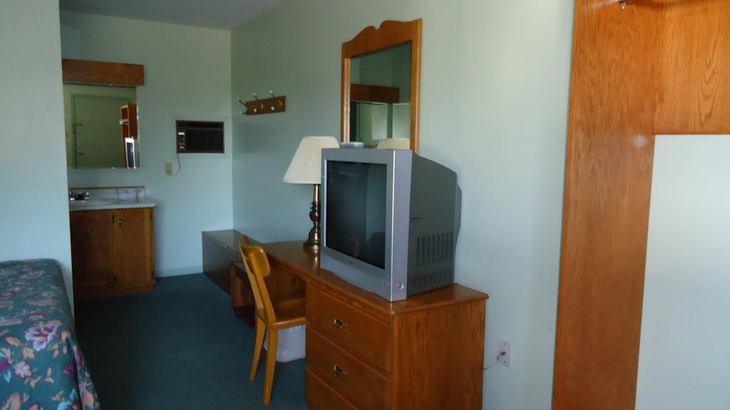 Stiles Motel Hill View Woodstock Room photo